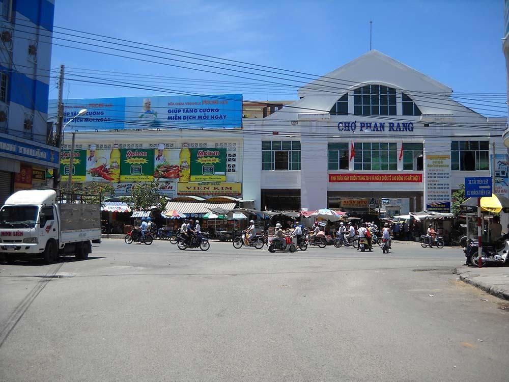 Chợ Phan Rang hay còn được gọi là Chợ Lớn Phan Rang